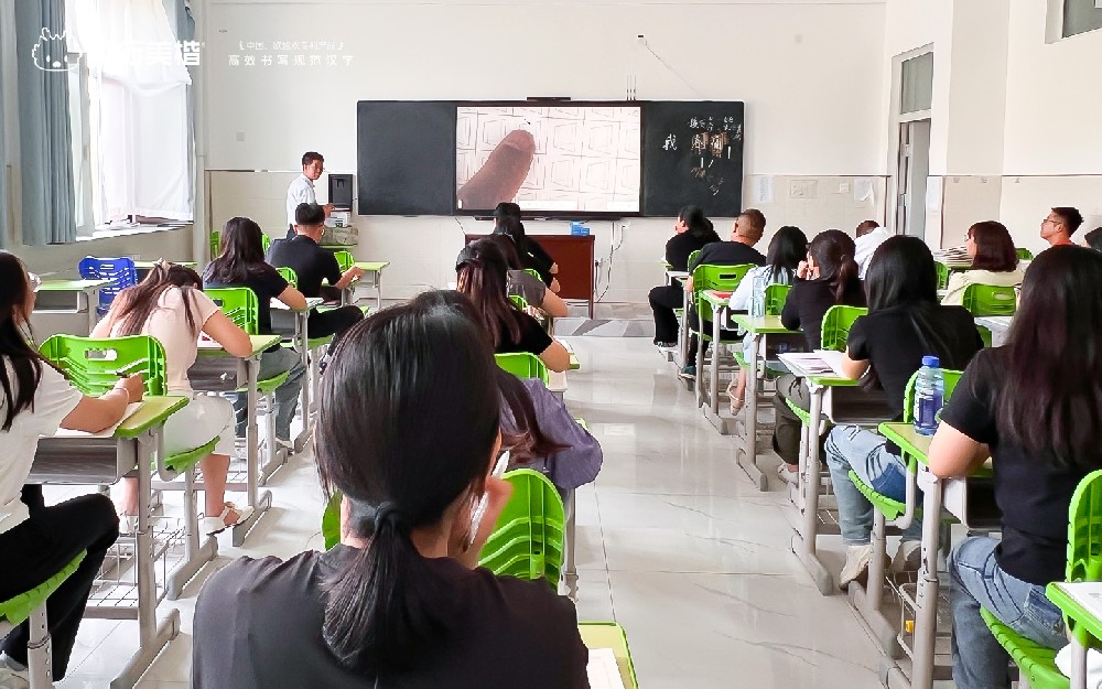 龙行美楷®练字课程走进赤峰市松山区第九中学