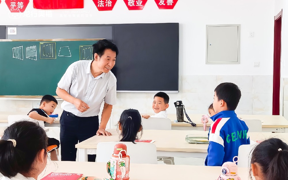 龙行美楷®练字课程走进赤峰市红山区第十二一小学